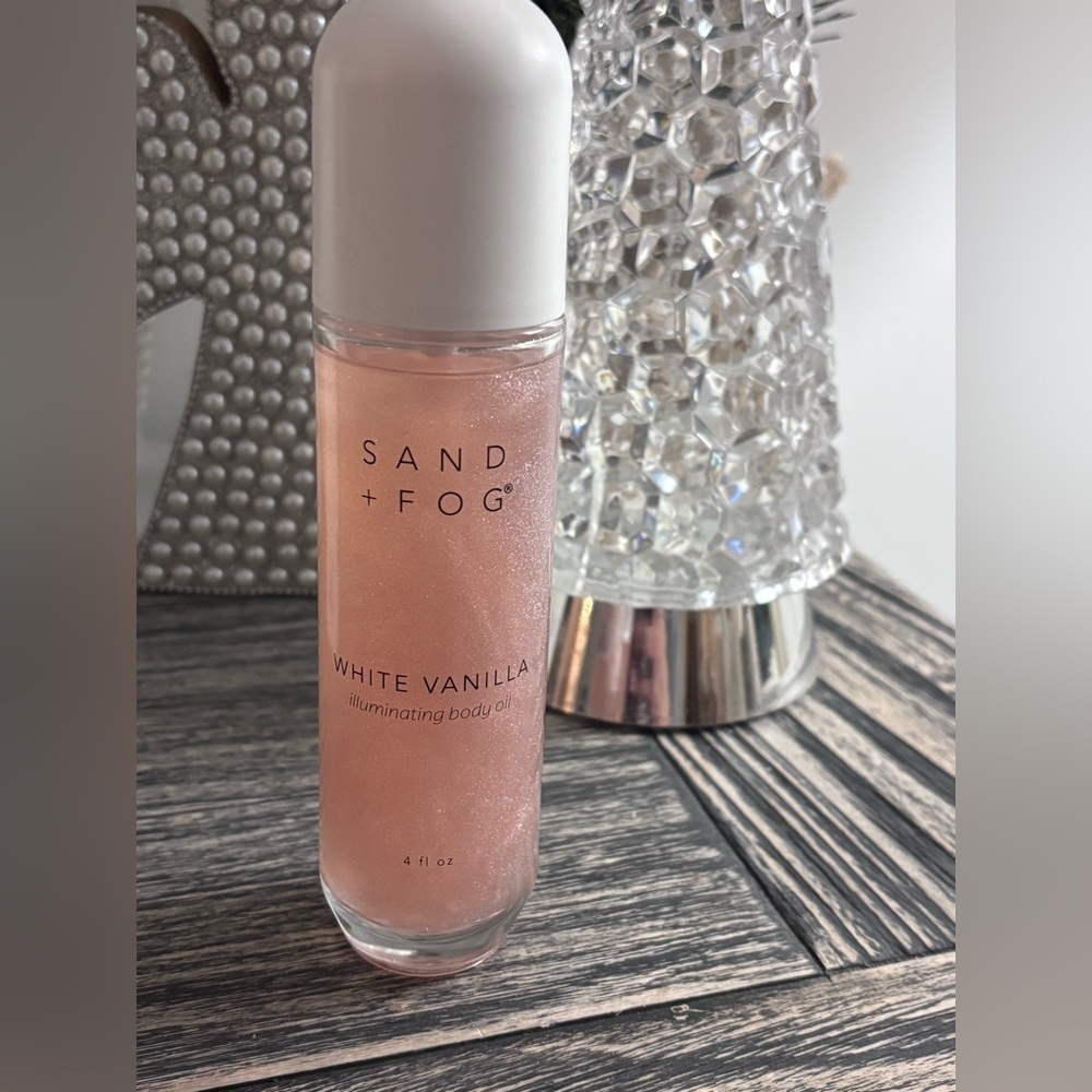 Sand + Fog White Vanilla Illuminating Body Oil - Pink Shimmer